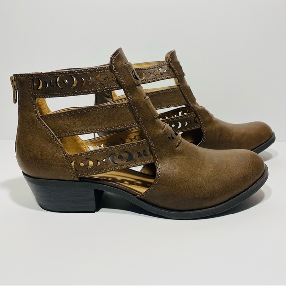 Woman’s booties - Picture 1 of 7
